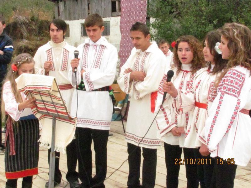 Ansamblul ,,Doina Costestilor"