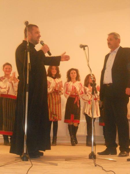 Ansamblul ,,Doina Costestilor" la deschiderea Caminului Cultural Rachiti